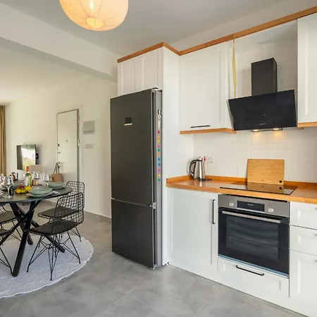 Modern Seaside With Walking Distance To The * Kalogrea