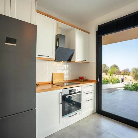 Modern Seaside With Walking Distance To The