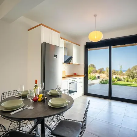 Modern Seaside With Walking Distance To The Kalogrea