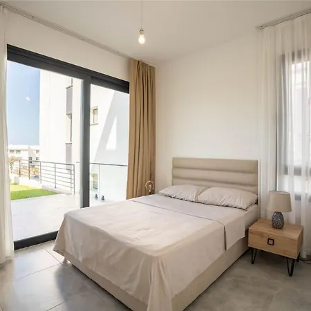 Modern Seaside With Walking Distance To The *