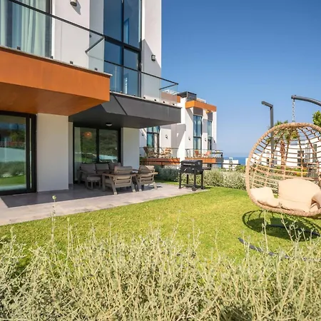 Modern Seaside With Walking Distance To The
